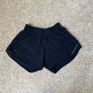 Lululemon Hotty Hot low-rise line shorts 2.5 in